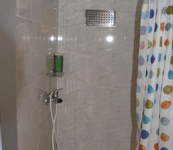 Dana Troja Konukevi *